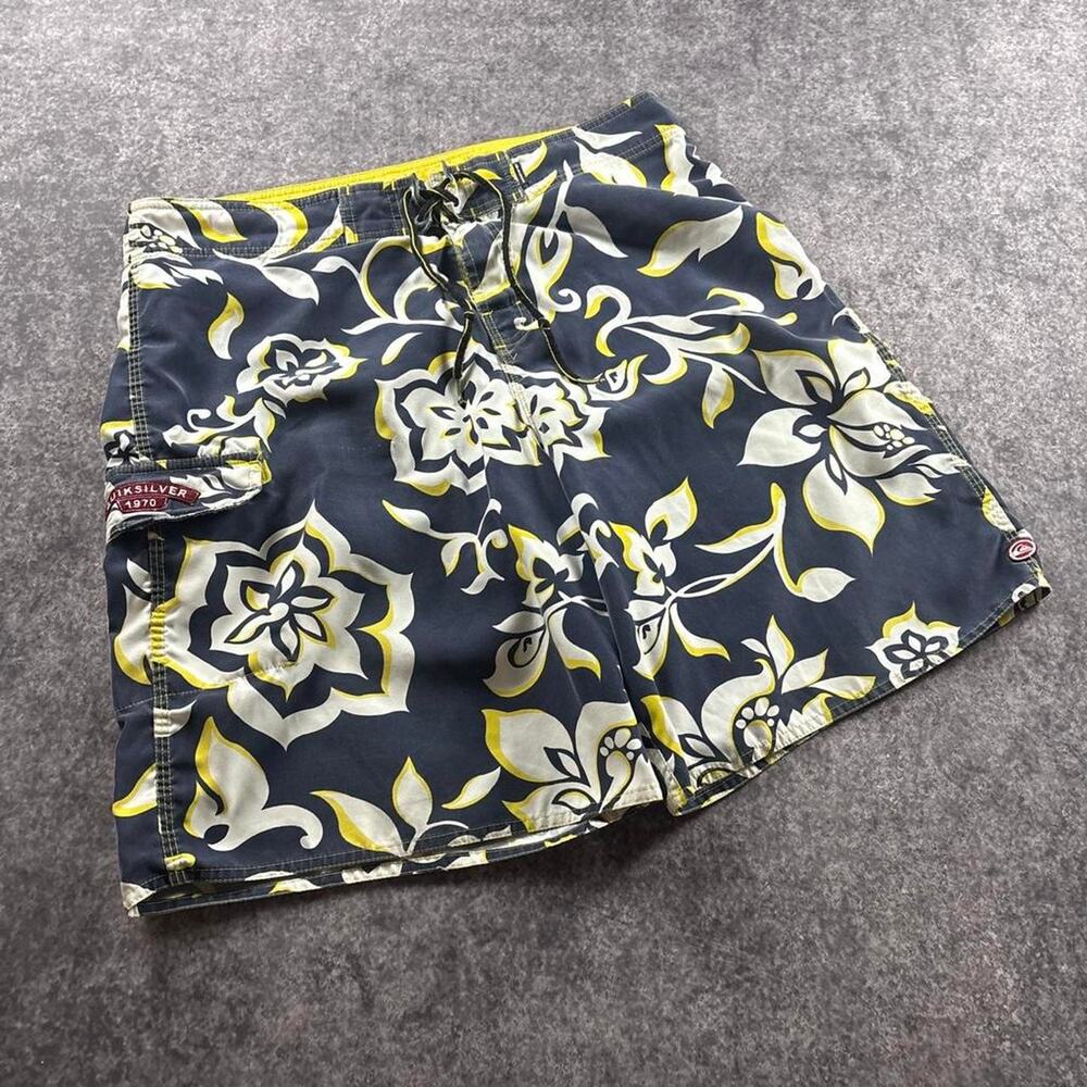 Vintage Y2K Quiksilver Men’s 36 Floral Board Shorts Navy Yellow Surfwear